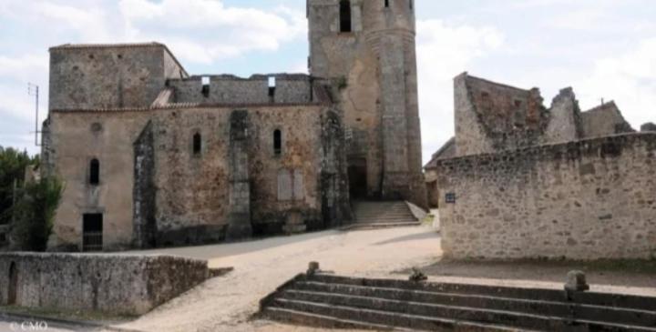 Le Pick Up 403 Vintage Hotel Oradour-sur-Glane Buitenkant foto