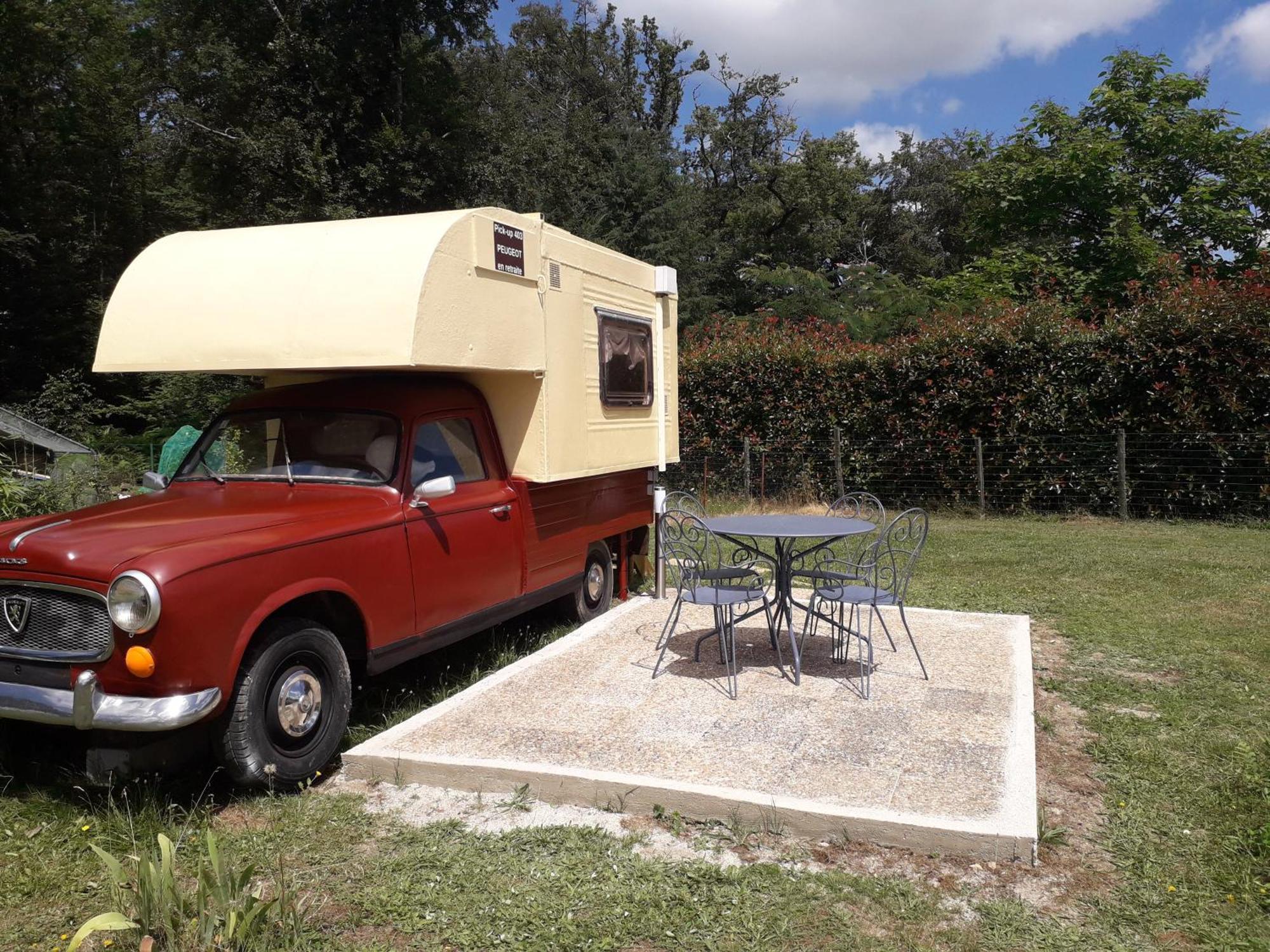 Le Pick Up 403 Vintage Hotel Oradour-sur-Glane Buitenkant foto