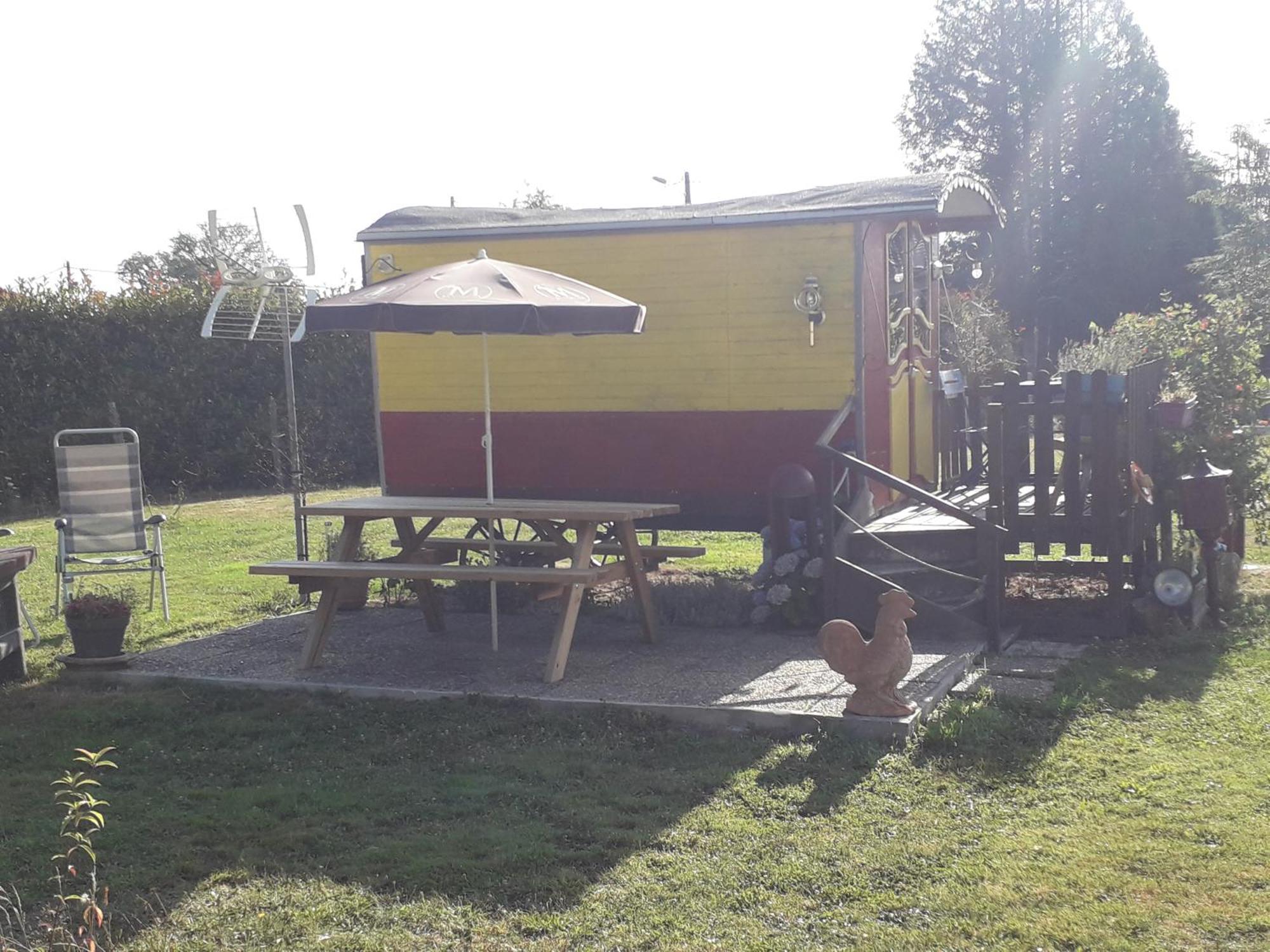 Le Pick Up 403 Vintage Hotel Oradour-sur-Glane Buitenkant foto